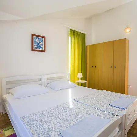 Ivka 2402 Appartamento Malinska